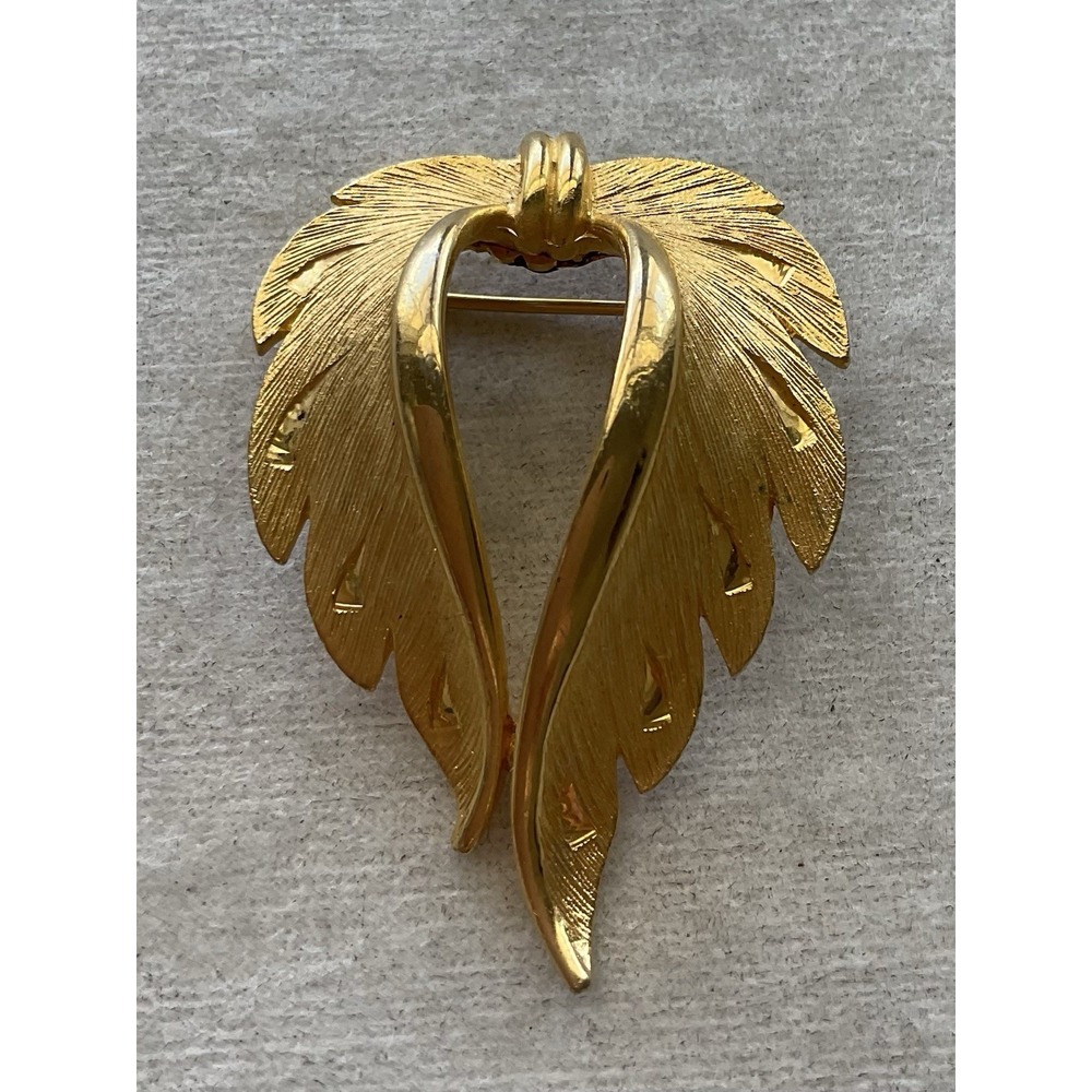vintage gold-tone leaf brooch Signed JJ Textured Estate Jewelry